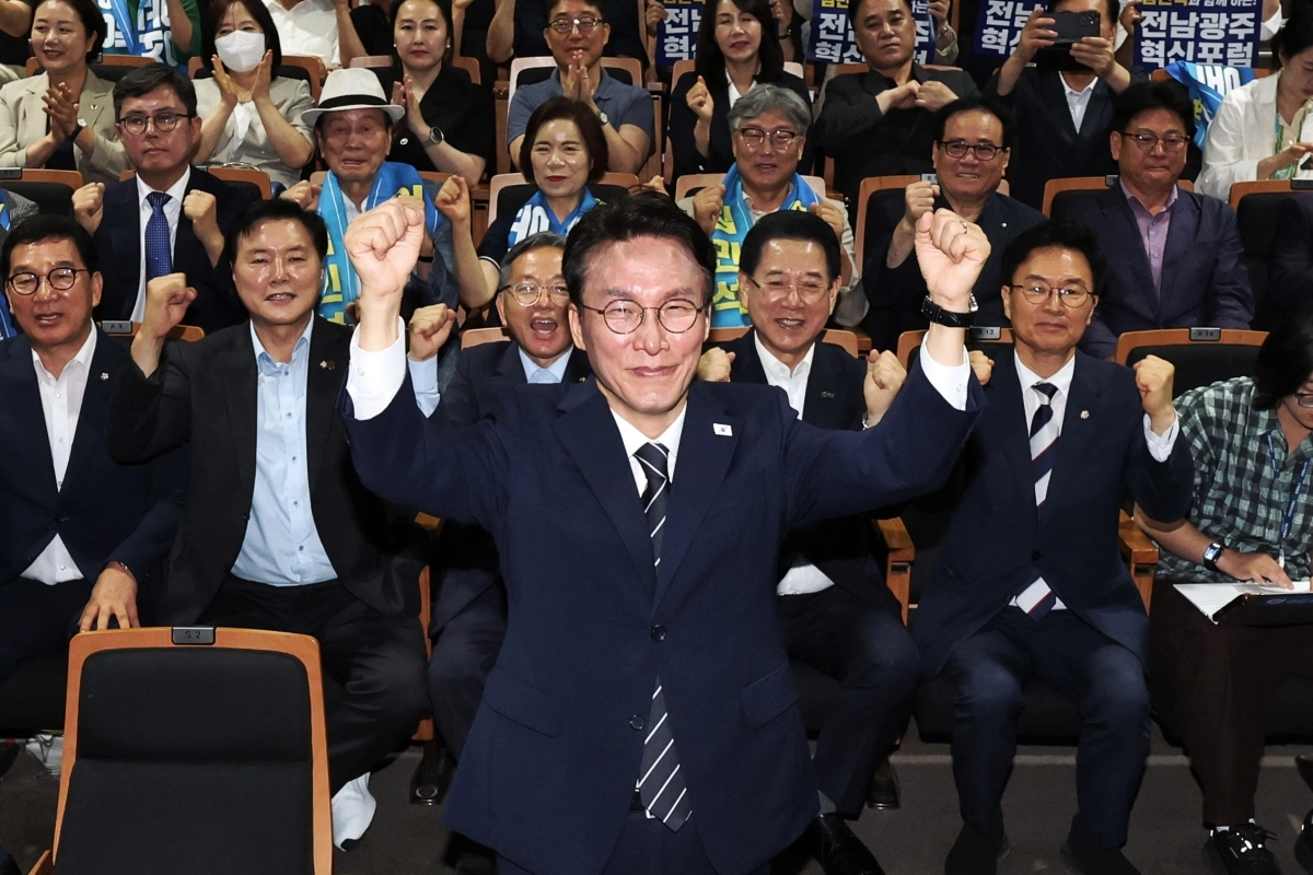 의지 다지는 김민석