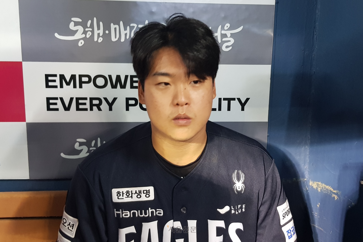 한화 이글스 강백호가 3일 서울 잠실구장에서 열린 LG 트윈스와 한화의 경기가 끝나고 취재진과 인터뷰하고 있다. 2026.7.3 류재민 기자