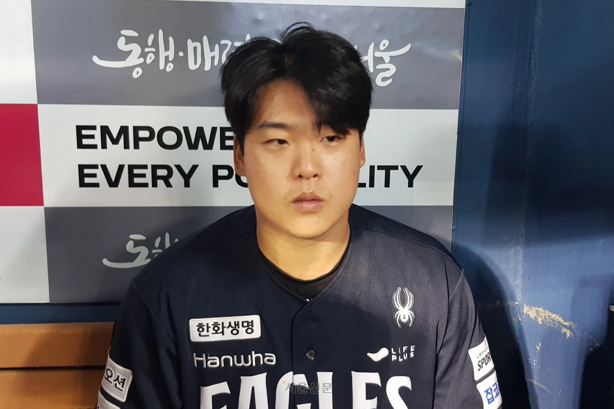 한화 이글스 강백호가 3일 서울 잠실구장에서 열린 LG 트윈스와 한화의 경기가 끝나고 취재진과 인터뷰하고 있다. 2026.7.3 류재민 기자