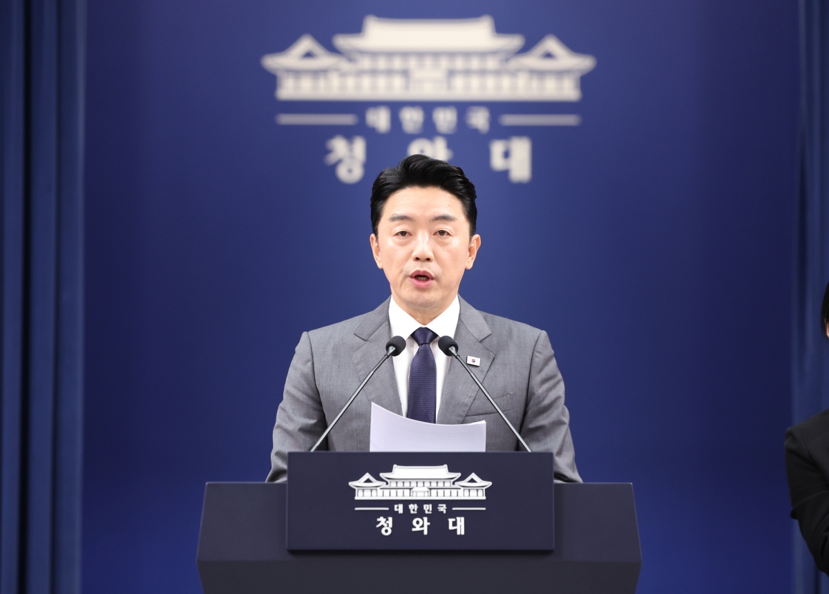 메가프로젝트 민관합동 점검회의 결과 발표하는 강훈식 비서실장