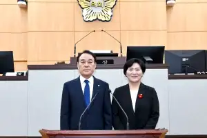 여수시의회, 전반기 의장·부의장에 주재현·박성미 의원 선출