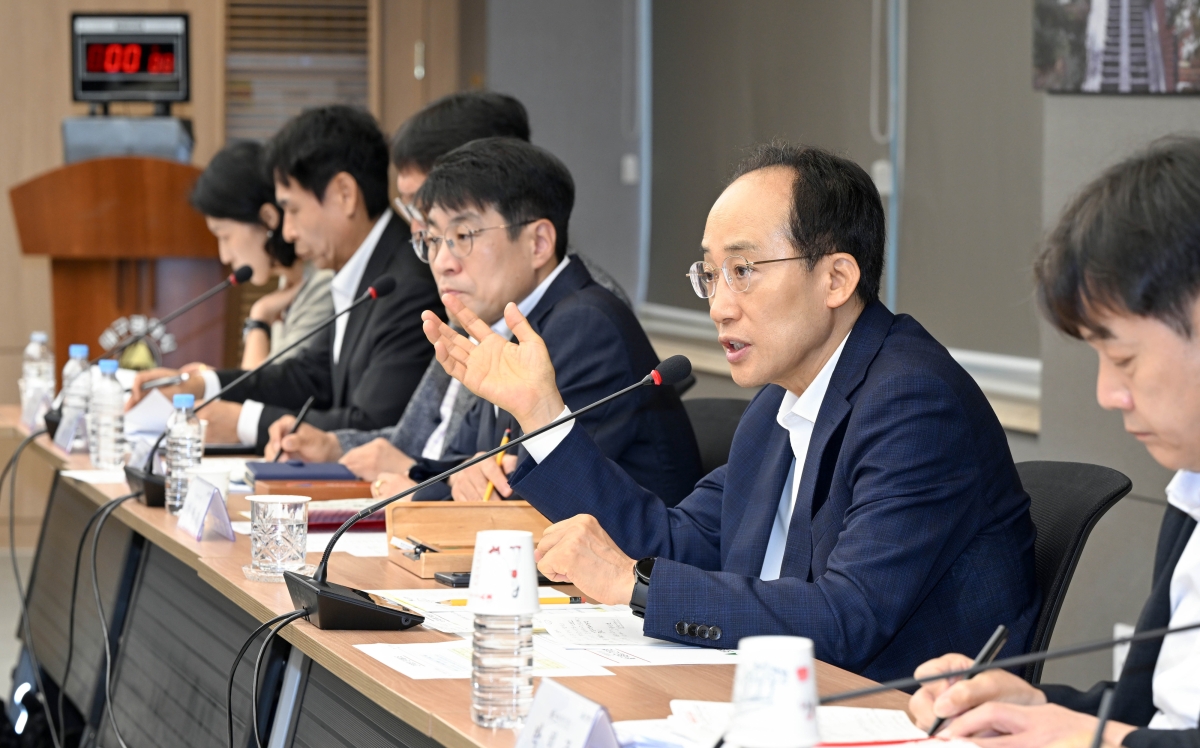 추경호 대구시장이 6일 간부회의를 열고 업무 지시를 내리고 있다. 대구시 제공