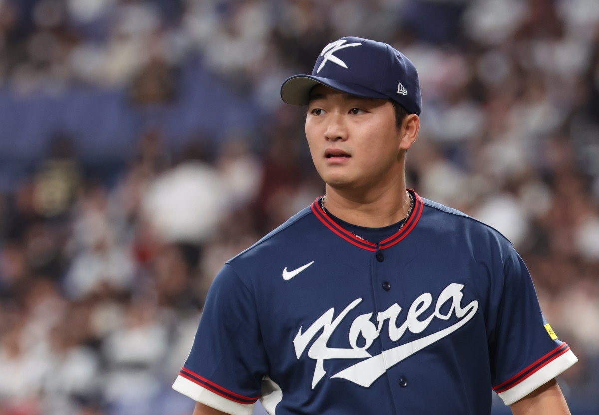 고우석이 3일 일본 오사카 교세라돔에서 열린 2026 월드베이스볼클래식(WBC) 평가전 한국과 일본 프로야구 오릭스 버팔로스와의 경기에서 5회말을 무실점으로 마무리하고 더그아웃으로 향하고 있다. 2026.3.3 오사카 연합뉴스