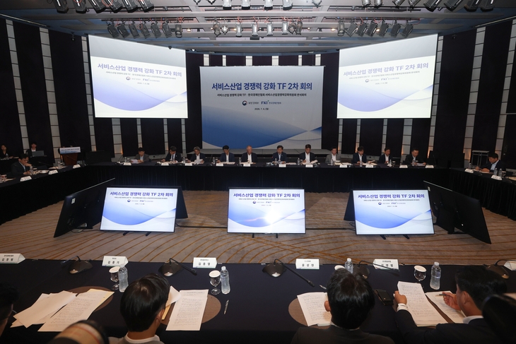 6일 서울 중구 웨스틴조선호텔에서 구윤철 부총리 겸 재정경제부 장관 주재로 서비스산업 경쟁력강화 전담반(TF) 2차회의가 열리고 있다. 연합뉴스