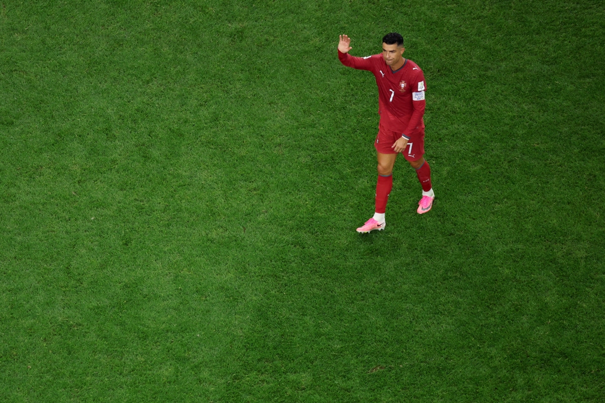 크리스티아누 호날두(포르투갈)가 7일(한국시간) 미국 텍사스주 알링턴에서 열린 2026 FIFA 북중미 월드컵 16강전에서 스페인에 패한 뒤 아쉬워하고 있다. AP=연합뉴스