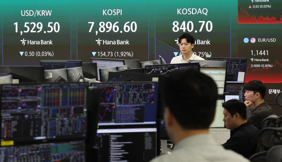코스피, 하락 출발…다시 8,000선 아래로