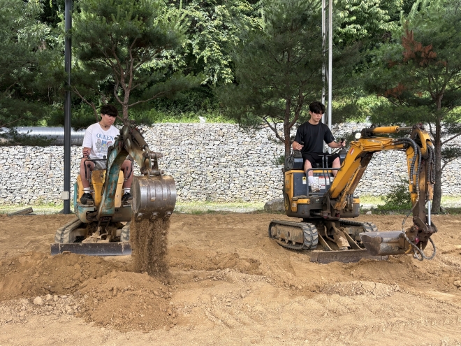 “자격증이 최고”…충남도립대 재학생 80명 ‘소형건설기계’ 면허 취득