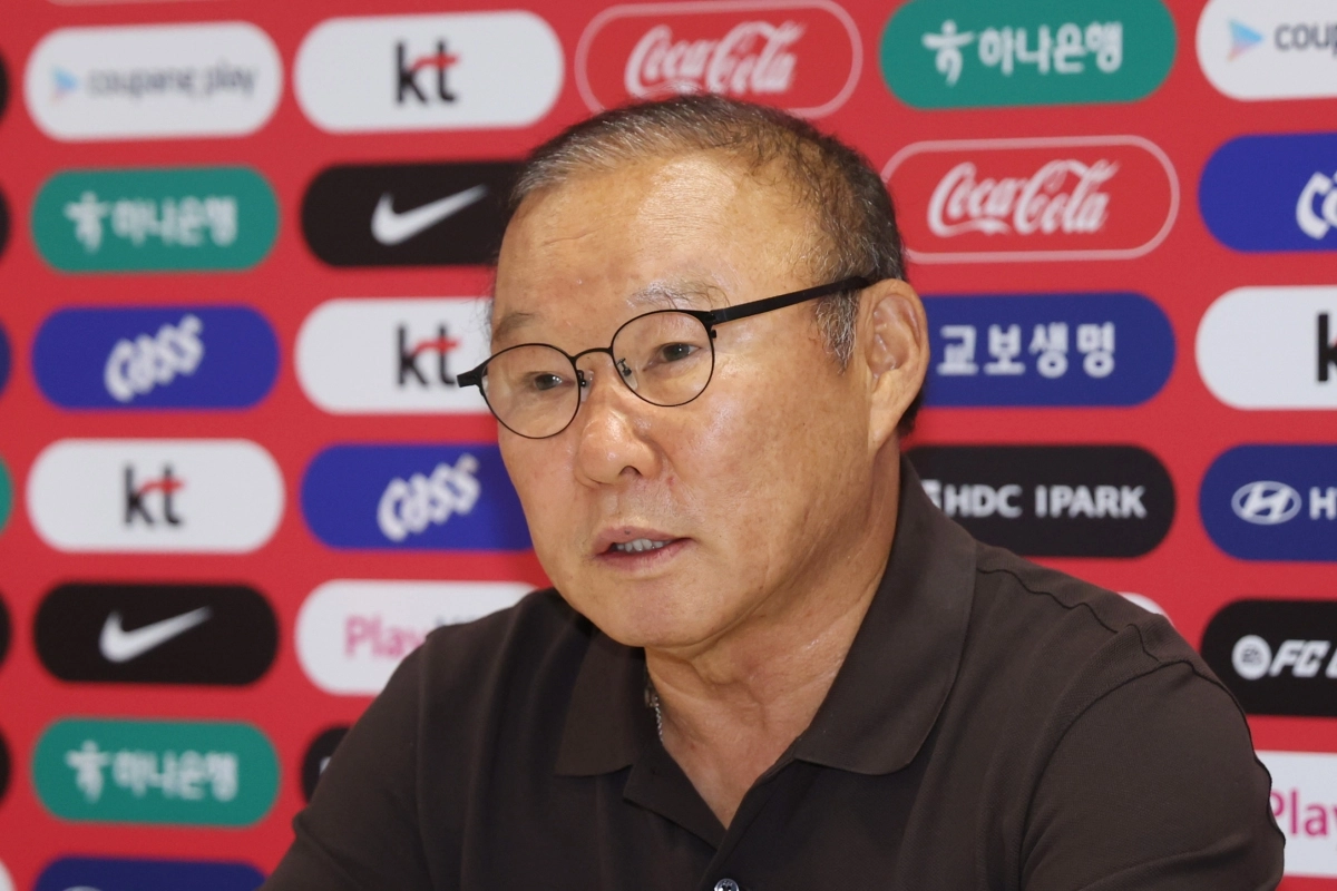 2026 북중미 월드컵 조별리그에서 탈락한 한국 축구 국가대표팀 박항서 단장이 28일(현지시간) 오전 멕시코 과달라하라 인근 사포판의 치바스 바예 베르데에서 기자회견을 열고 사과문을 발표하고 있다. 2026.6.29 연합뉴스