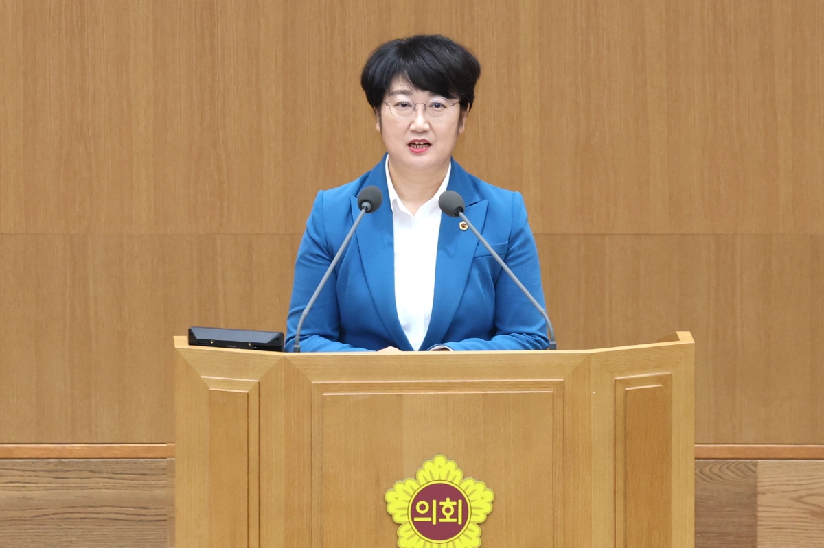 ▲ 제12대 경기도의회 전반기 제1부의장에 선출된 고은정 의원이 당선 인사를 하고 있다. (사진=경기도의회)