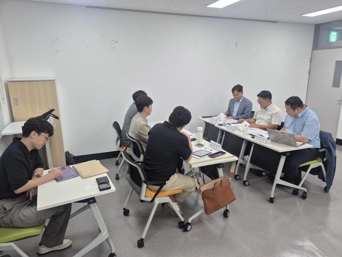 화성미래비전위원회 ‘화성순환철도구축 구상 TF팀 회의 장면. 화성시 제공