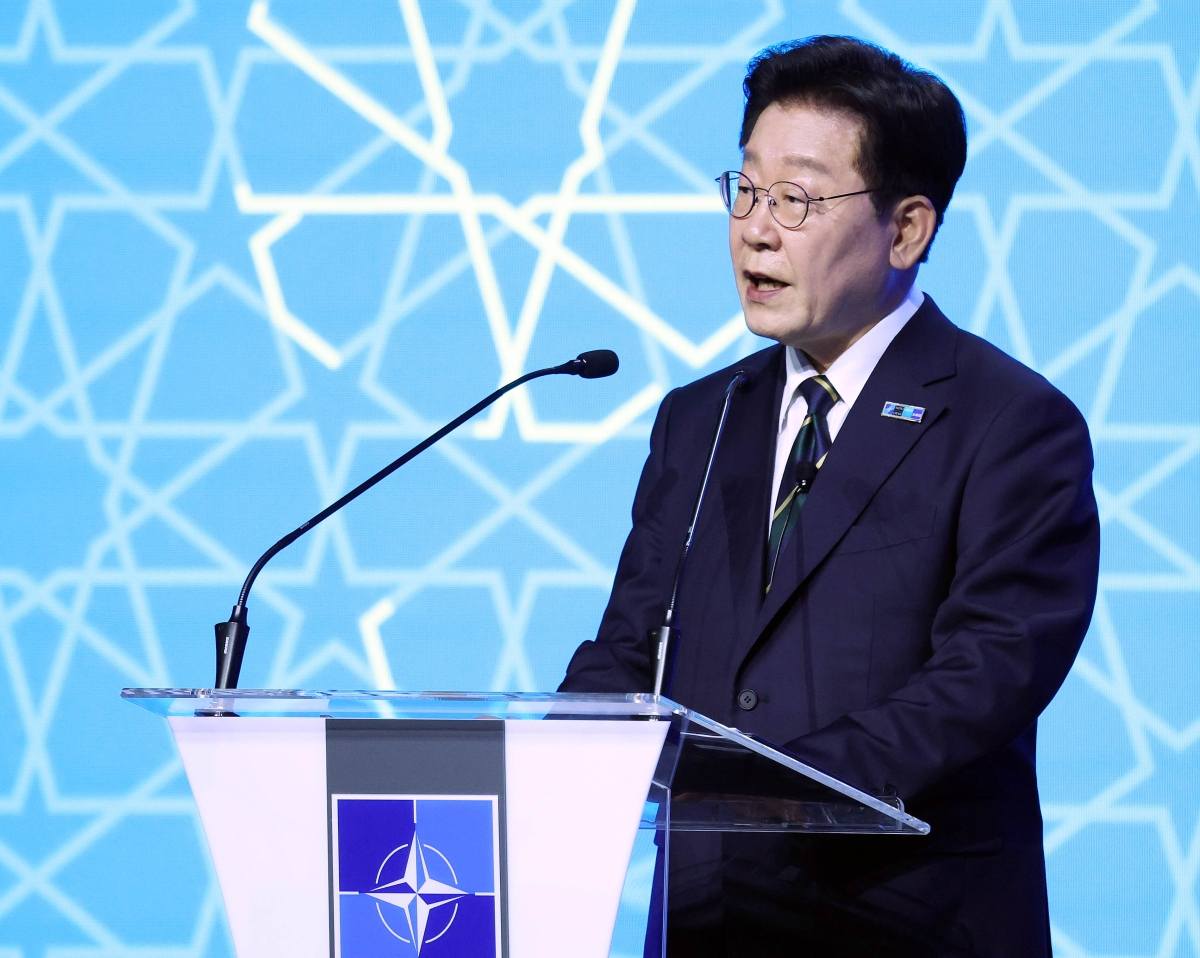방산포럼서 기조연설하는 李
