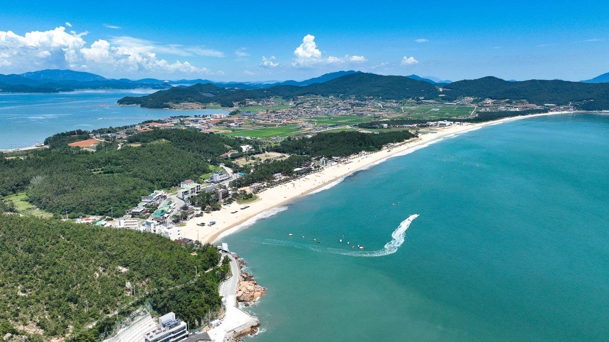 완도 신지 명사십리 해수욕장 전경.