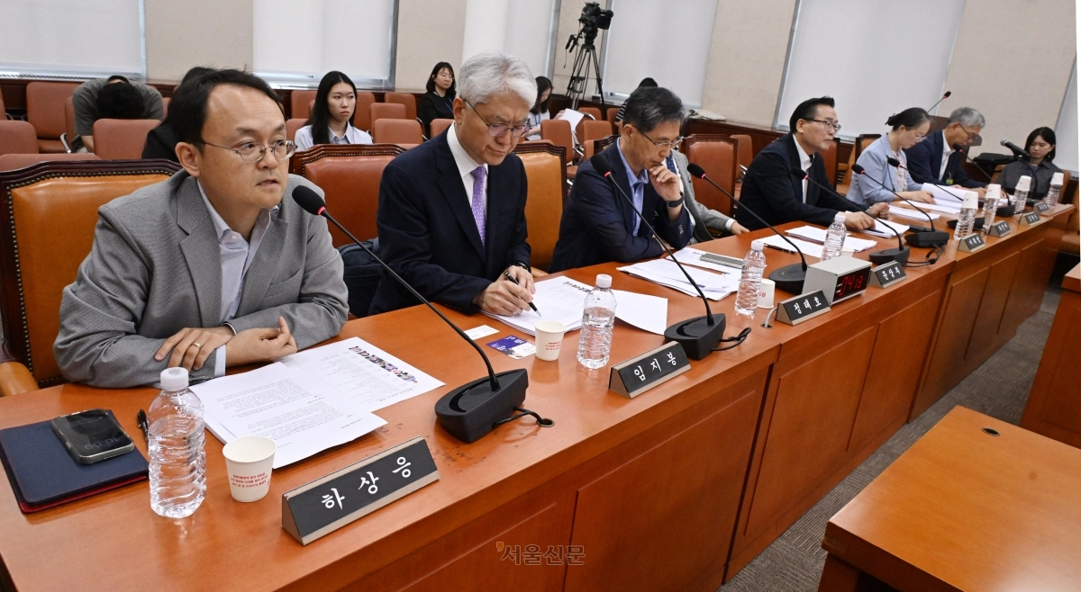 8일 국회에서 열린 ‘6·3 지방선거 투표용지 부족 사태 국정조사특별위원회’ 제1차 전문가 간담회에서 참석자들이 중앙선거관리위원회 개혁 방향에 대해 의견을 제시하고 있다. 2026.7.8 안주영 전문기자