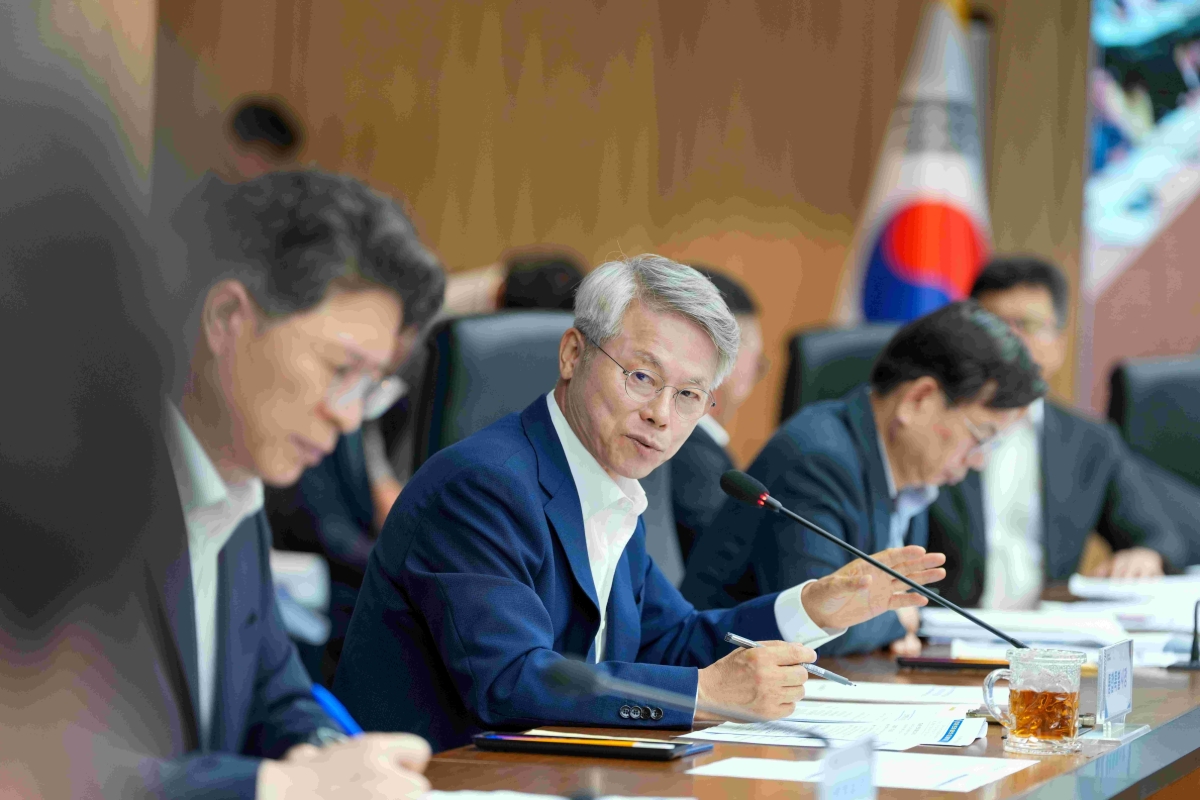민형배 전남광주통합특별시장이 8일 전남광주통합특별시청 동부청사에서 ‘제1회 간부회의’를 주재하고 있다. 전남광주통합특별시 제공