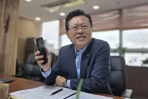 “시민과 직접 소통”…휴대전화 번호 공개한 장기수 천안시장