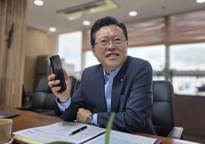 “시민과 직접 소통”…휴대전화 번호 공개한 장기수 천안시장