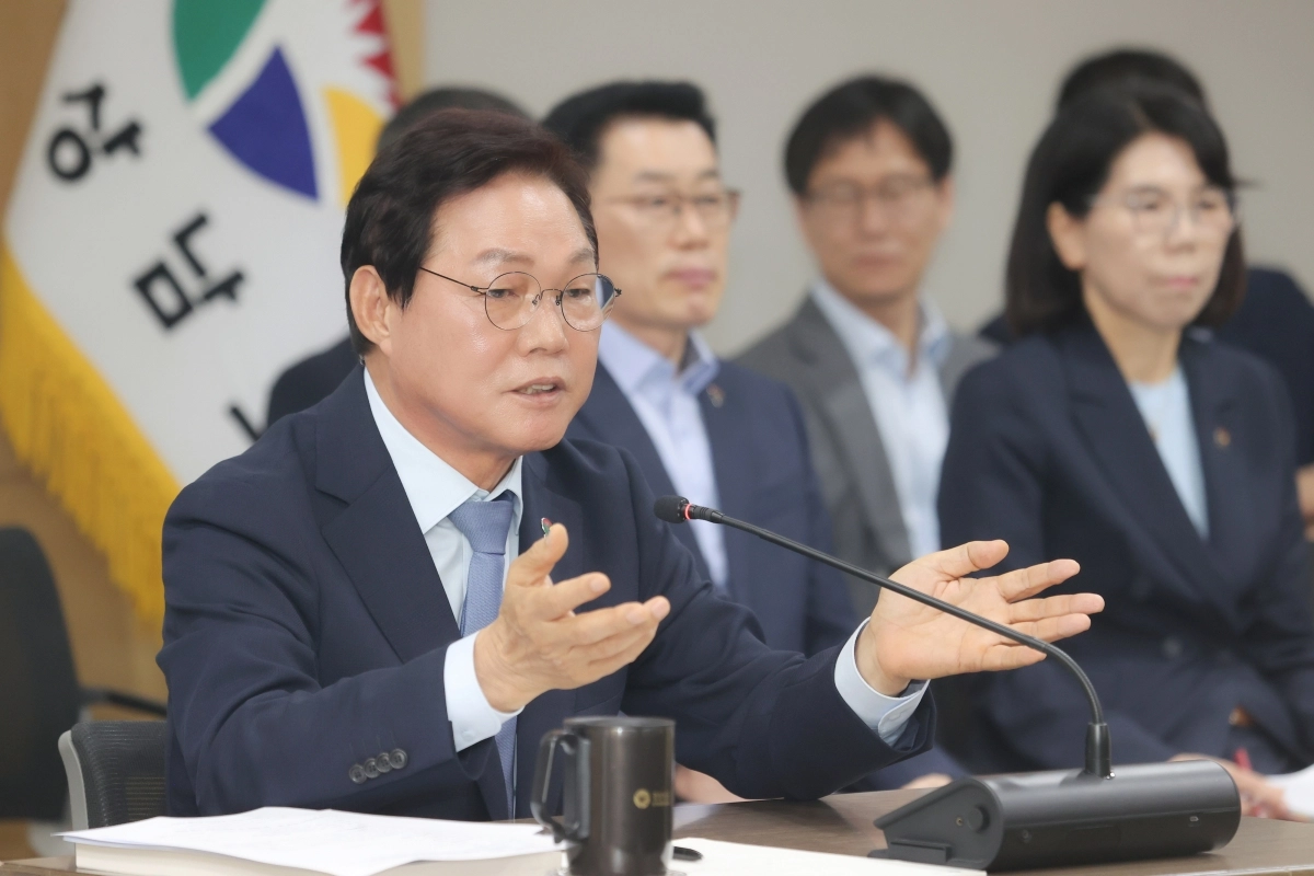 박완수 경남도지사가 8일 경남도청 도정회의실에서 열린 기자간담회에서 민선 9기 도정 운영 방향을 밝히고 있다. 2026.7.8. 경남도 제공