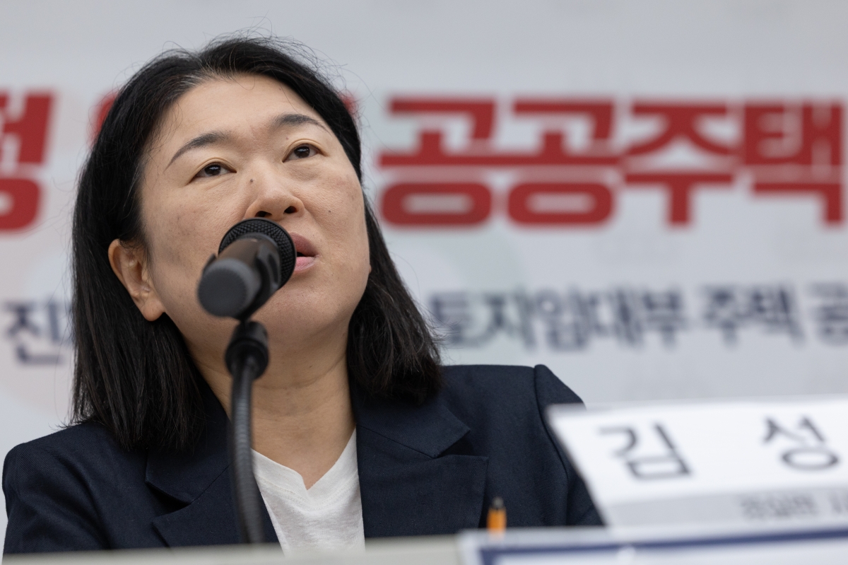 김성달 경제정의실천시민연합(경실련) 사무총장이 8일 서울 종로구 경실련 강당에서 열린 ‘이재명 정부 집값안정을 위한 공공주택 확대공급 촉구’ 기자회견에서 발언하고 있다. 2026.7.8. 뉴스1