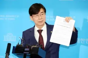 ‘마이웨이’ 장동혁에… “張 출당·제명” 맞제소·사퇴 연판장까지 거론