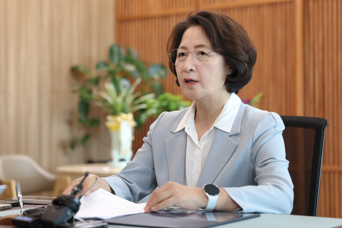 추미애 경기지사는 8일 서울신문과의 서면 인터뷰에서 차기 여권 잠룡군으로 부상한 데 대해 말을 아끼면서도 “사상 최초의 여성 광역 지방자치단체장에 안주하지 않고 공정과 혁신, 포용의 경기도를 만들겠다”고 밝혔다. 경기도 제공