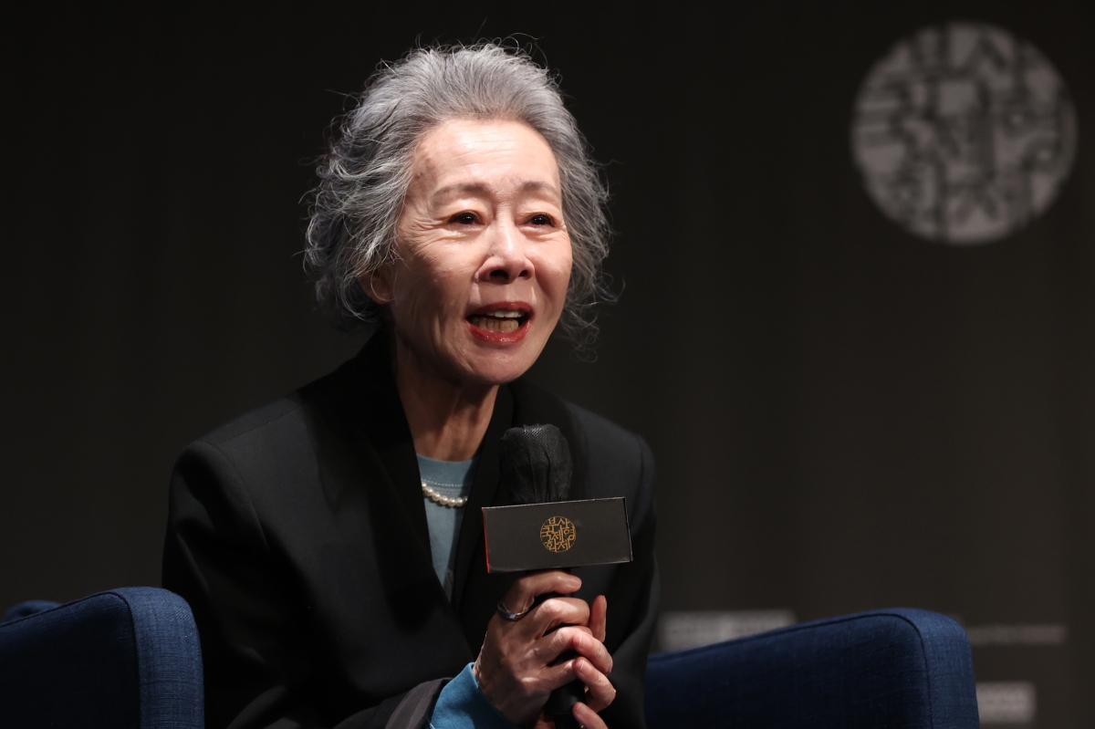 배우 윤여정이 제28회 부산국제영화제에서 인사말을 하고 있다. 연합뉴스