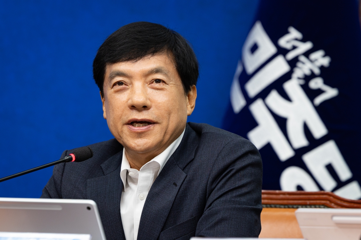 이성윤 더불어민주당 최고위원이 8일 서울 여의도 국회에서 열린 최고위원회의에서 모두 발언을 하고 있다. 2026.7.8 뉴스1