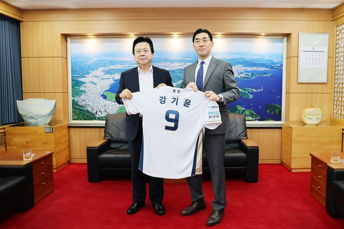 강기윤 창원시장(왼쪽)·이진만 NC다이노스 대표이사. 2026.7.9. 창원시 제공