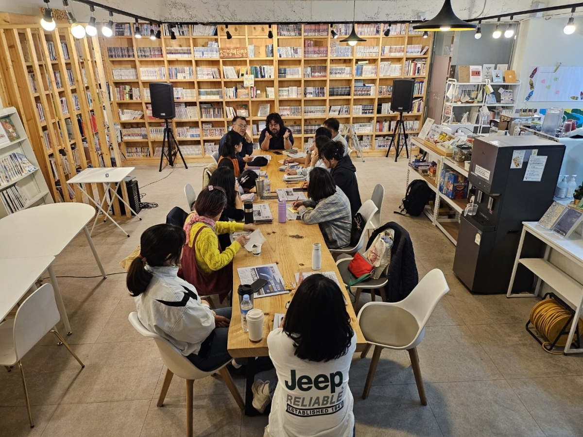 대안 교육 기관인 농촌유토피아대학원의 현장 학습 모습. 농산어촌 소멸 문제에 대응하고자 2021년 설립된 이 학교는 청년 인재 양성을 통한 지역 재생과 정착을 도모하고 있다. 농촌유토피아대학원 제공
