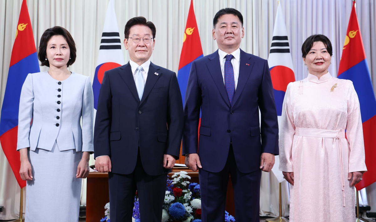 기념촬영하는 한-몽골 정상 부부