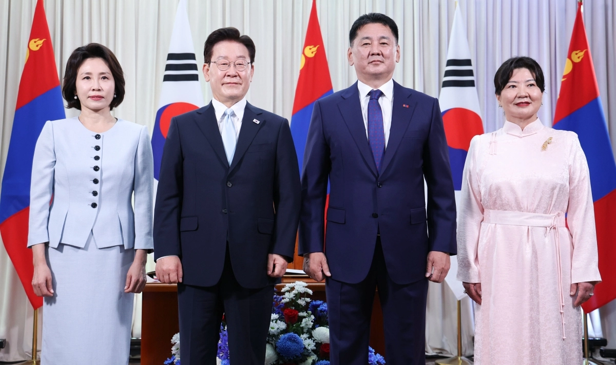 기념촬영하는 한-몽골 정상 부부