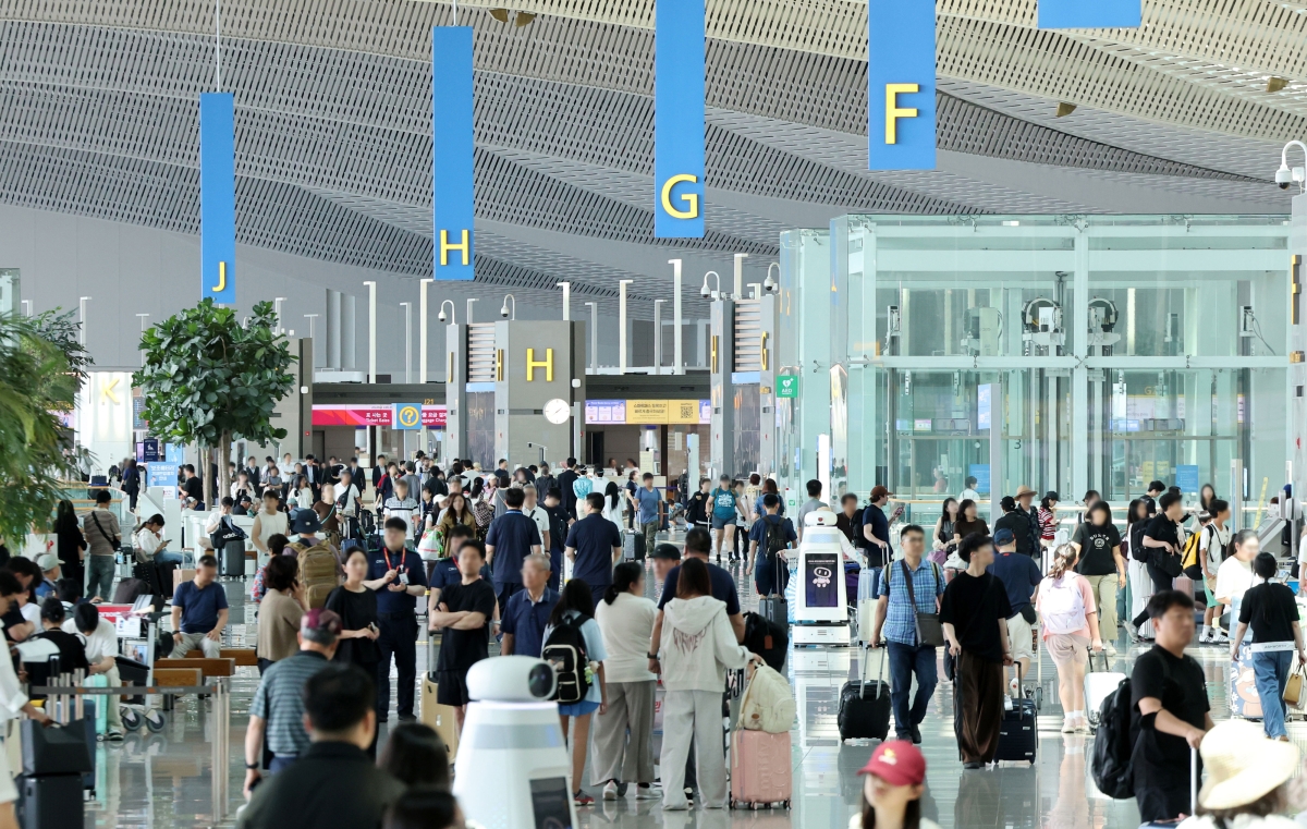 누적 여객 10억명 달성, 북적이는 인천공항