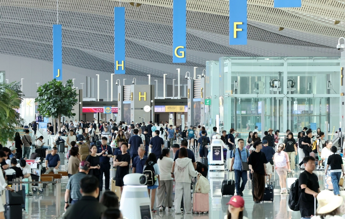 누적 여객 10억명 달성, 북적이는 인천공항