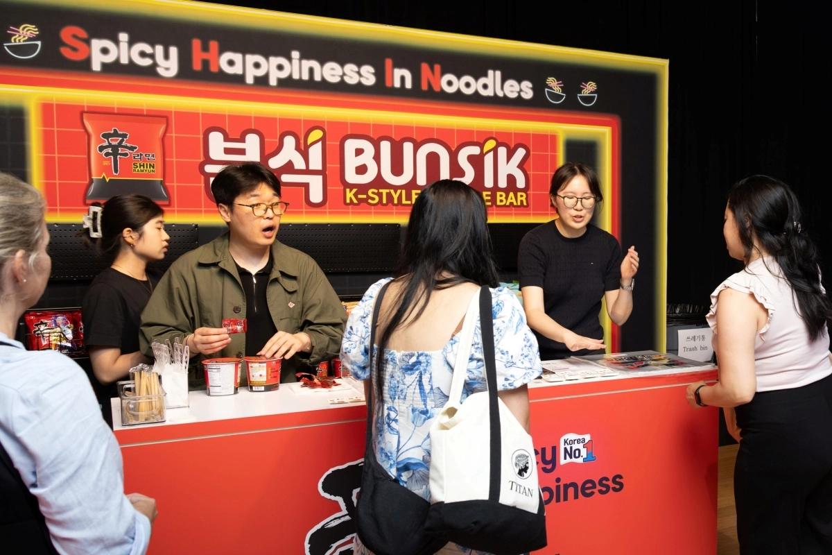美 뉴욕 간 농심 “PC방 컨셉 라면 드세요”