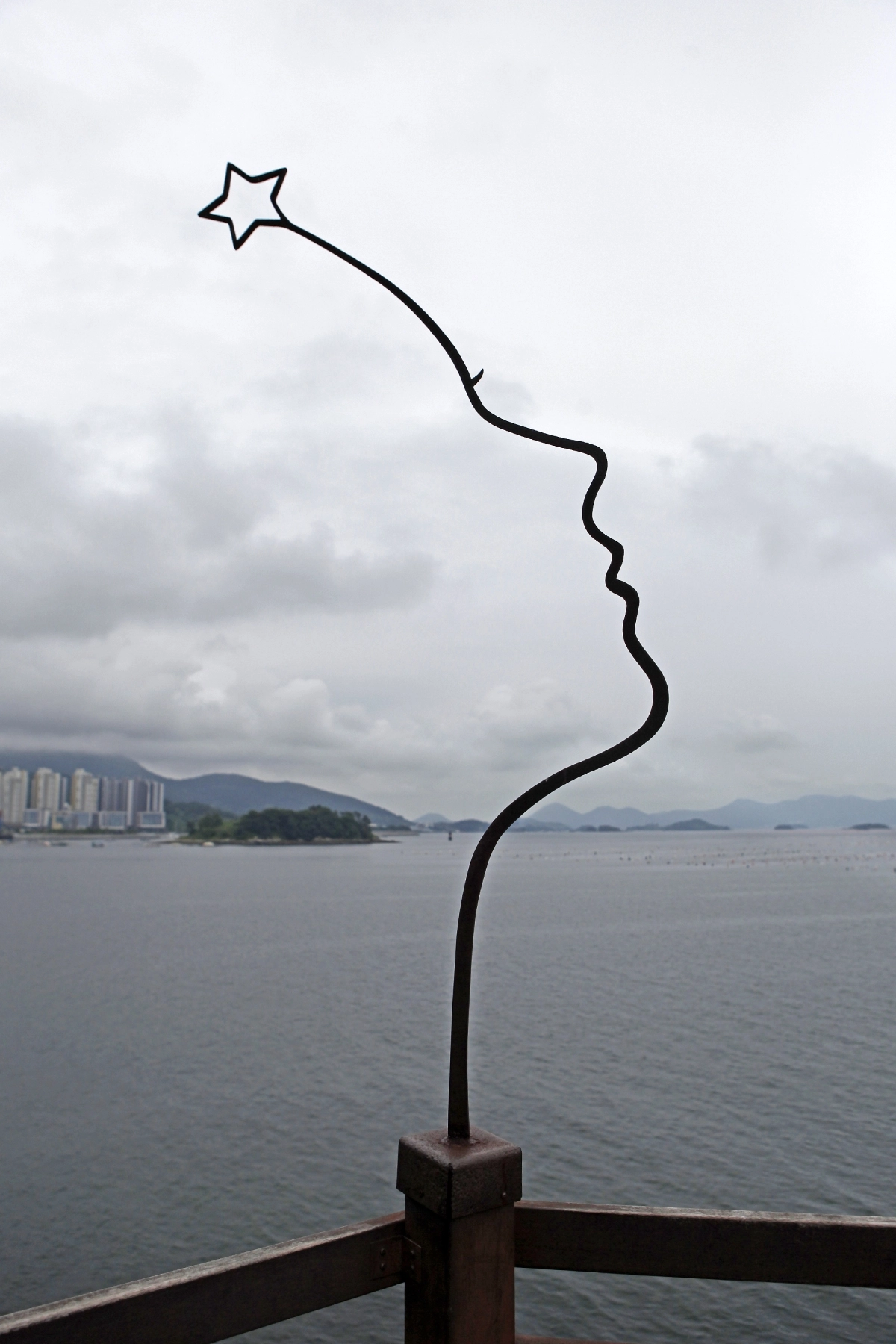 사람 얼굴과 솟대를 결합한 최병수 작가의 ‘얼솟대’는 장도를 알린 ‘홍보대사’라 해도 과언이 아니다.