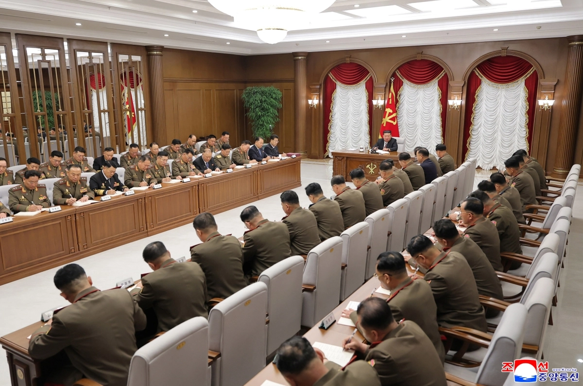 김정은, 노동당 중앙군사위 제9기 1차 확대회의 주재