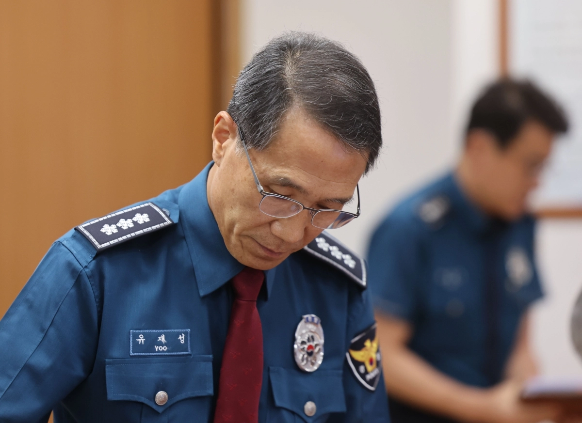 미국 출장 중 조기귀국한 유재성 경찰청장 직무대행이 10일 서울 서대문구 경찰청에서 경찰 수사 신뢰제고를 위한 쇄신 방안 등을 논의하는 경찰 지휘부 화상회의에 참석하고 있다. 연합뉴스