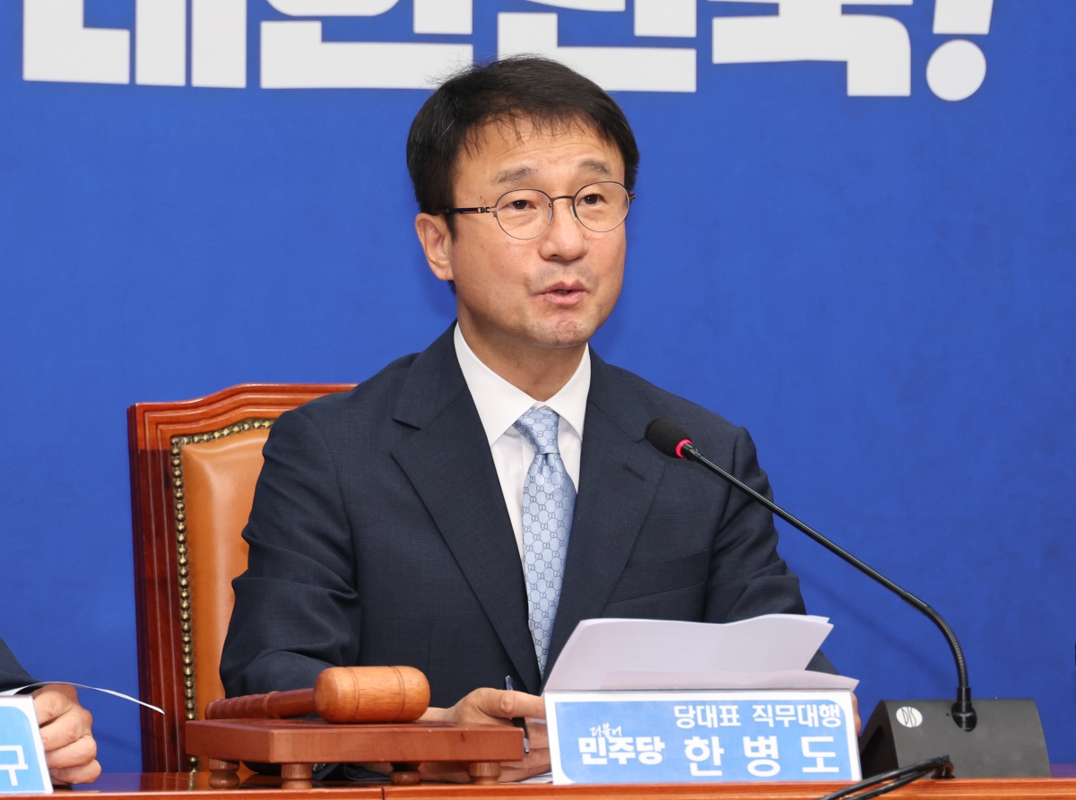 한병도 더불어민주당 대표 직무대행 겸 원내대표가 10일 여의도 국회에서 열린 최고위원회의에서 발언하고 있다. 2026.07.10. 뉴시스