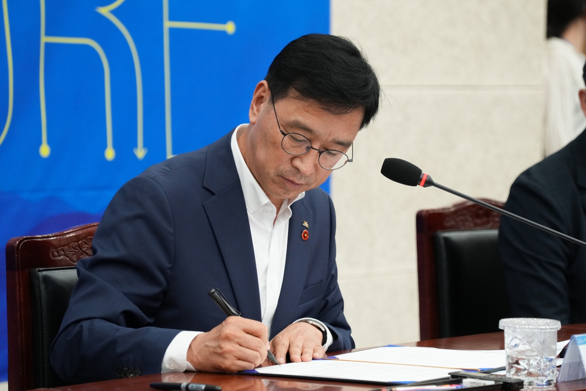 제주도는 위성곤 지사가 10일 취임 직후 내린 1호 행정명령인 민생경제 상황실 운영을 시작했다. 제주도 제공