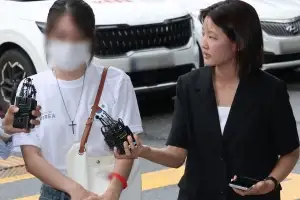 개표소 출입 막은 30대 여성 경찰 출석…“증거보전 우선”