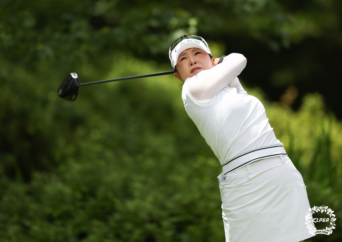 12일 한국여자프로골프(KLPGA)투어 하이원 리조트 여자오픈 최종 라운드 3번 홀에서 고지우가 드라이버 샷을 날리는 모습. KLPGA 제공