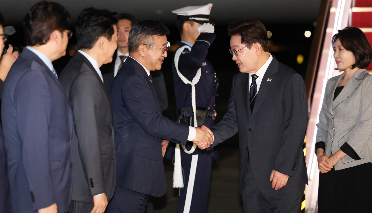 李대통령, 나토·몽골 순방 마치고 귀국