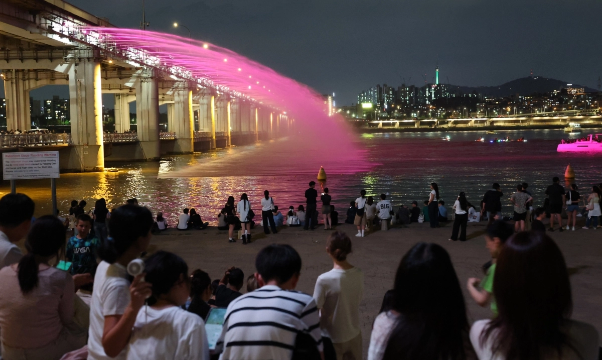 열대야 식히는 반포대교 분수
