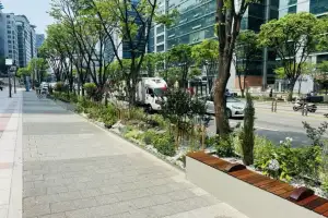 구로구, 회색 도로에 녹색 보행축 조성…‘정원도시 구로’ 조성 박차