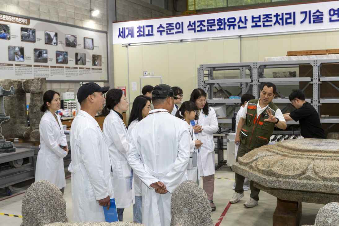 지난해 5월 생생보존처리데이 현장의 모습. 국가유산청 제공