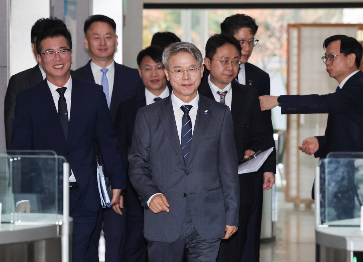 이동하는 민형배 전남광주통합특별시장