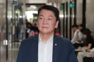 한동훈 때린 안철수, 저격 동참한 이준석… 보수 야권 ‘난전’