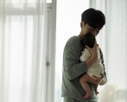 신생아 아빠 10명 중 1명은 산후우울증을 경험하는 것으로 나타났다. 아이클릭아트 자료사진