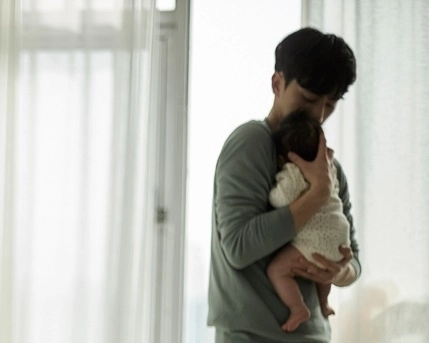 신생아 아빠 10명 중 1명은 산후우울증을 경험하는 것으로 나타났다. 아이클릭아트 자료사진