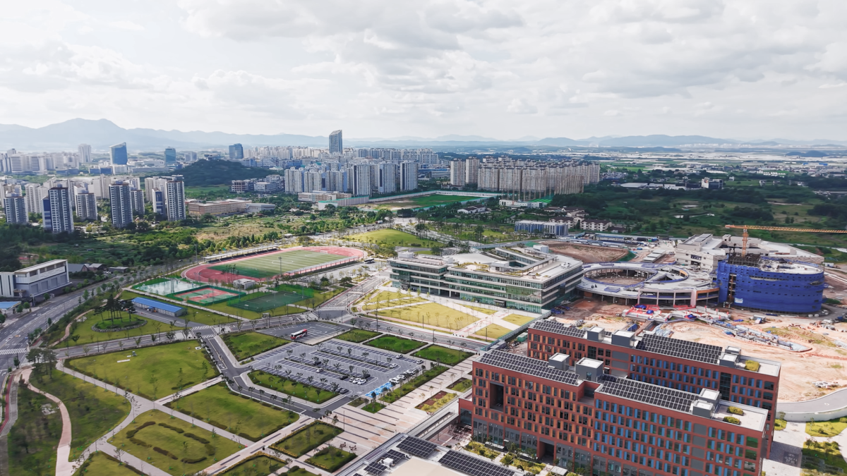 전남광주통합특별시 나주 빛가람혁신도시에 자리잡은 한국에너지공과대학교 전경.