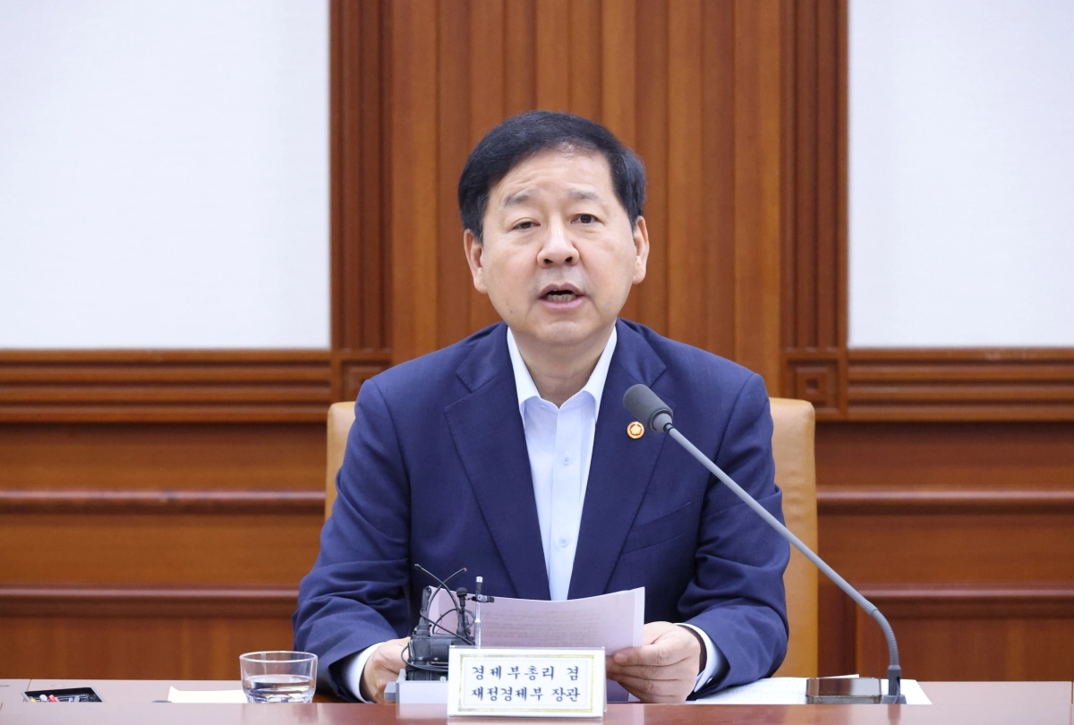 구윤철 부총리 겸 재정경제부 장관이 지난 8일 정부서울청사에서 열린 비상경제본부 회의 겸 경제ㆍ산업경쟁력강화 관계장관회의에서 발언하고 있다. 연합뉴스